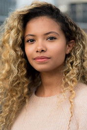 Lola Mae Loughran as Chrissie