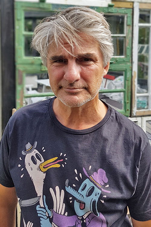 Craig Frank as Afro-Amerikansk Astronaut