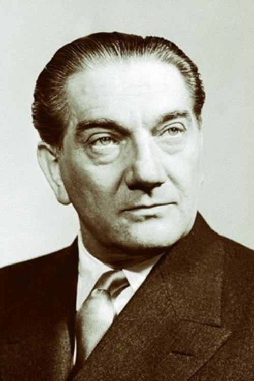 Zoltán Greguss as Máté Egon