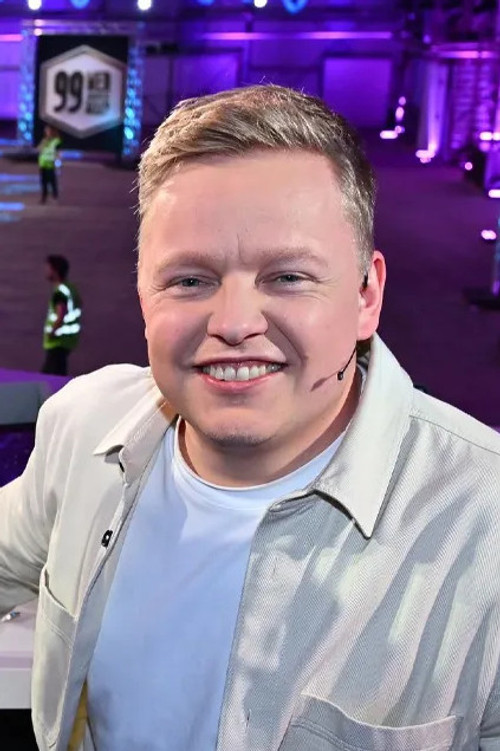 Florian Schmidt-Sommerfeld as Moderator