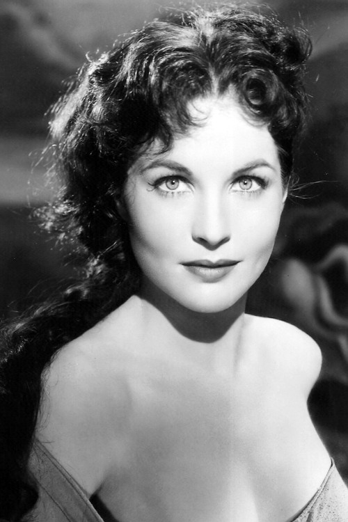 Yvonne Furneaux as Gilda Larsen