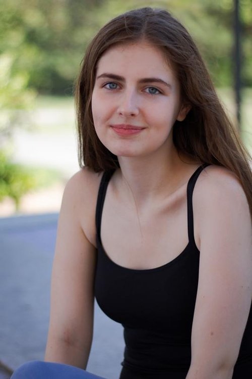 Alyssa Grace Adams as Jennifer