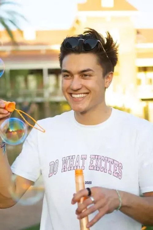 Kelly Wakasa as Self