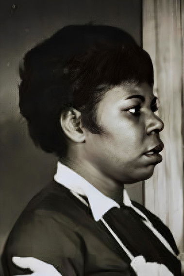 Marilena de Carvalho as Tina