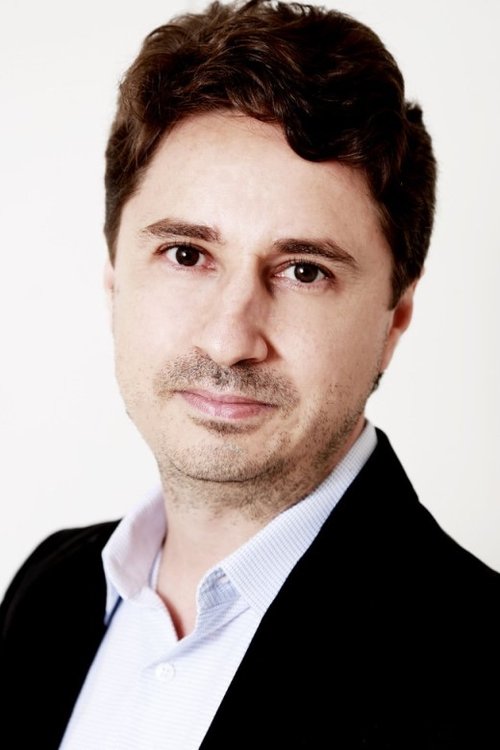 Leandro Daniel Colombo as Chet