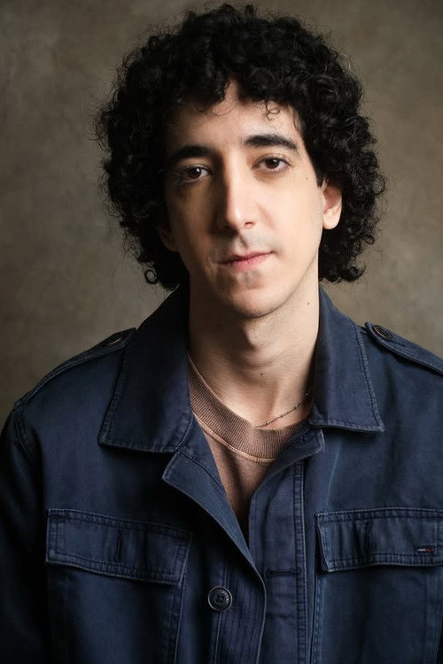 Jorge Hissa as Juninho