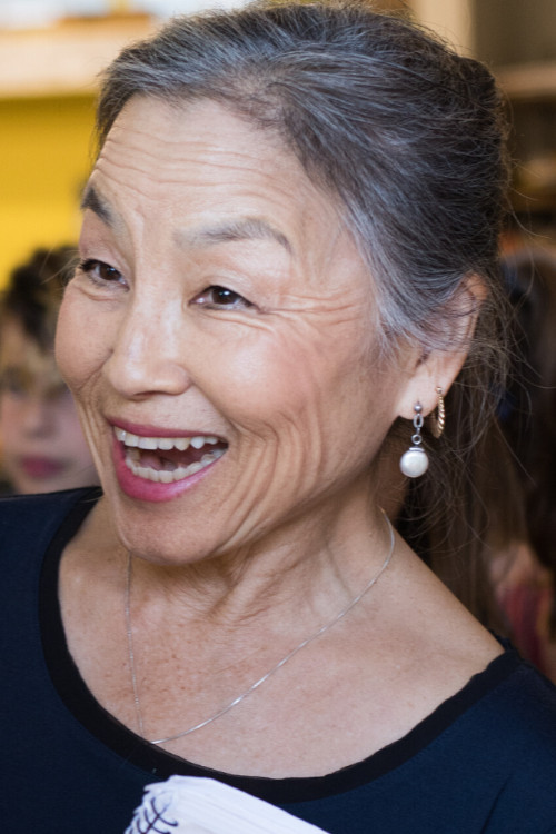 Lynn Kuratomi as Girl Skier