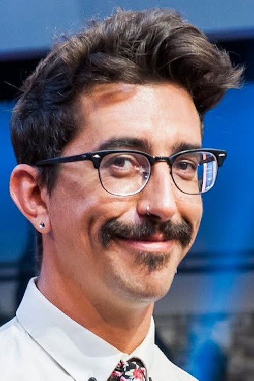 Jorge Marrón as Él