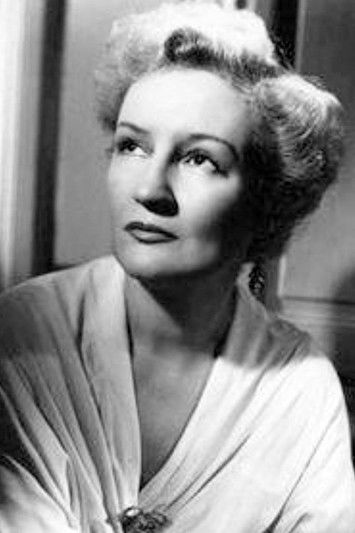 Maruja Gil Quesada as 