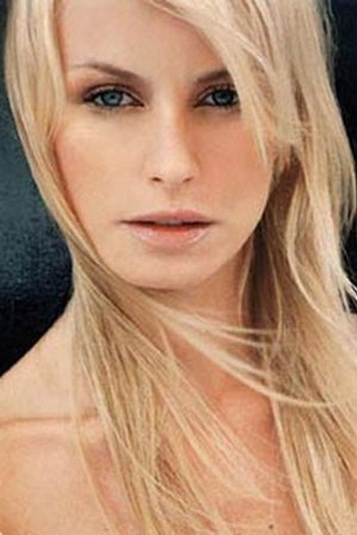 Petra Khruz as Elisa Delai