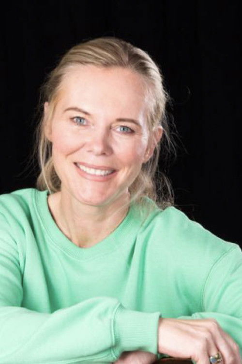 Lisa Maguire as Carol