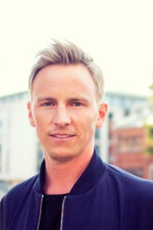 Jochen Breyer as Self - Interviewer