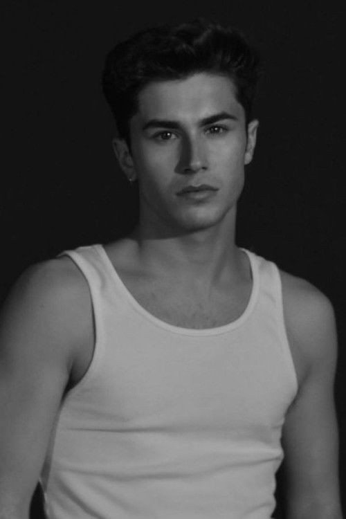 Jose Manuel Mendoza as Lucas