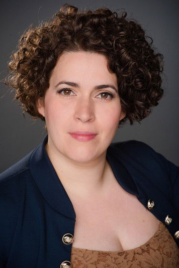 Elia Corral as Funcionaria Picassent