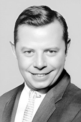 Sylvester Wiere as Bumbling Detective (as The Wiere Brothers)