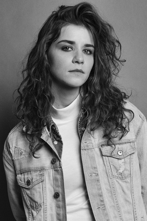 Kata Bach as Tinta Éva