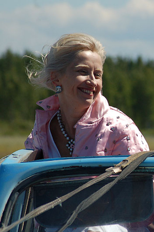 Olga Simonova as Linda