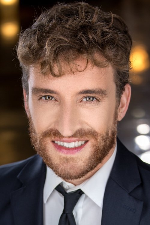 Nic Novicki as roy parker