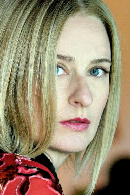 Julia Fordham as The Singer