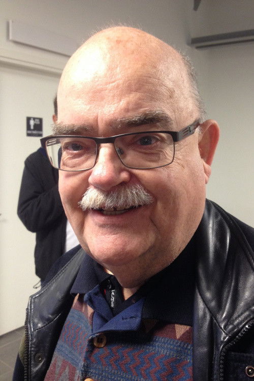 Leif "Loket" Olsson as Self