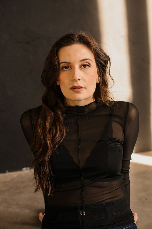 Elles Case as Anna Ottavio