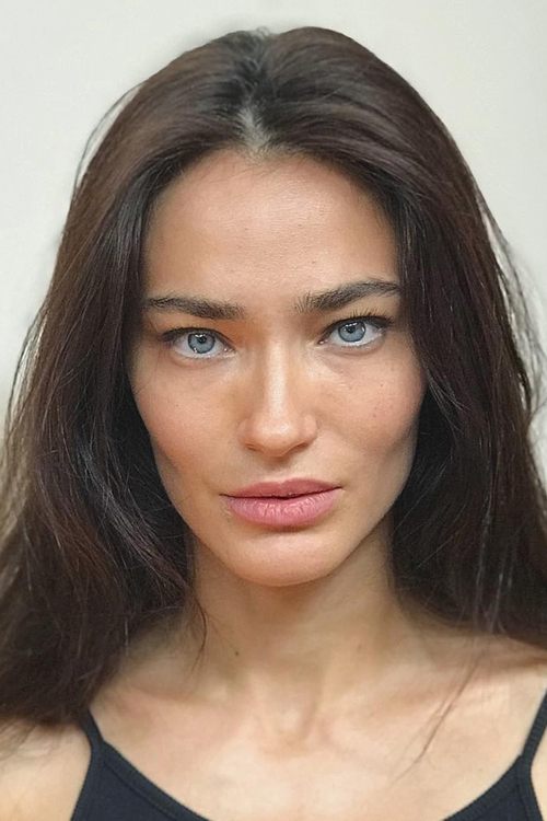 Saadet Işıl Aksoy as Rania