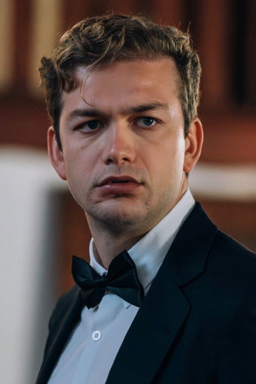 Vincenzo Richy as Vinícius "Vini" Pena