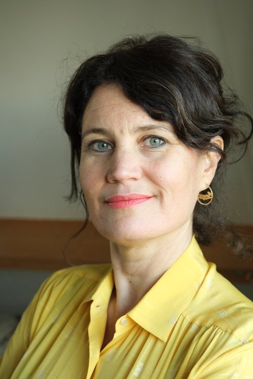 Julika Marijn as Yvonne