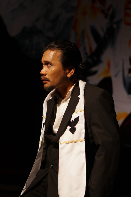 Daniel Exaudi as King Dhani