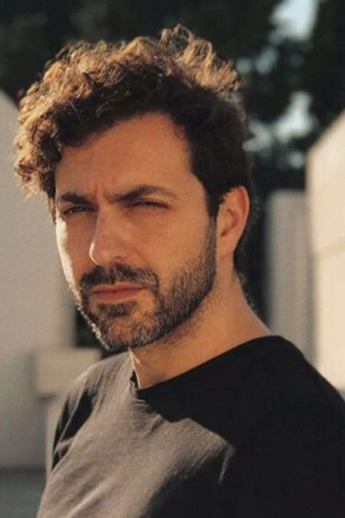 Alejo Levis as Carlos