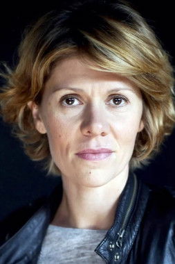 Céline Perra as Françoise