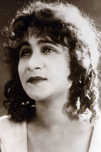 Béatrice Bretty as Jeanne Boissard