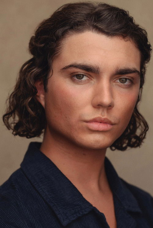 Lucas Aaron as Pete the pizza delivery driver