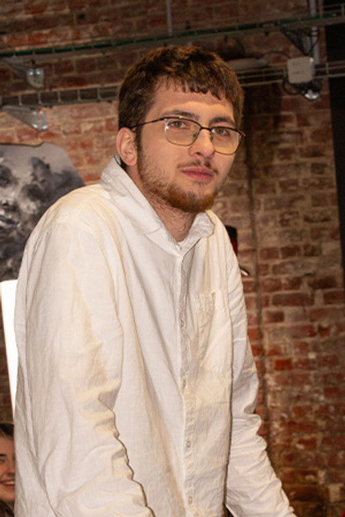 Mathéo Alves as Monsieur Arthur