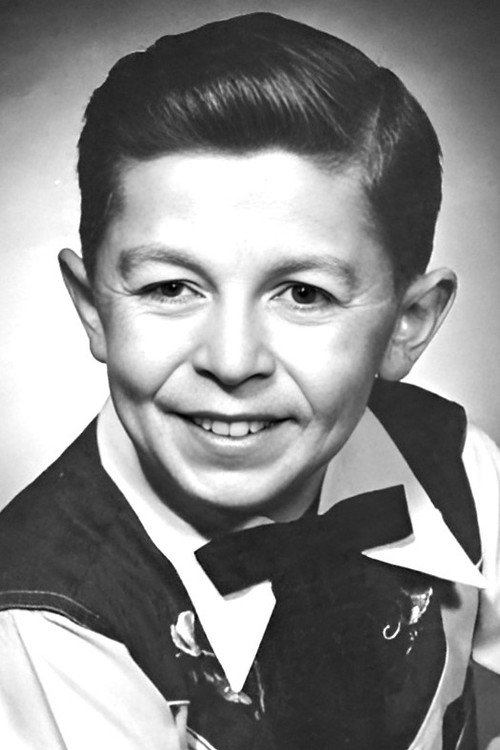 Paul Dale as Harry Musk