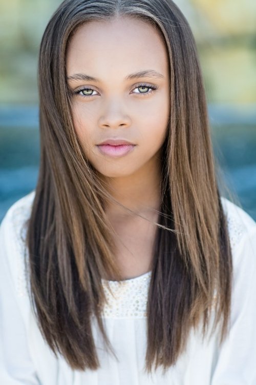 Duchess Dukes as Aluxia