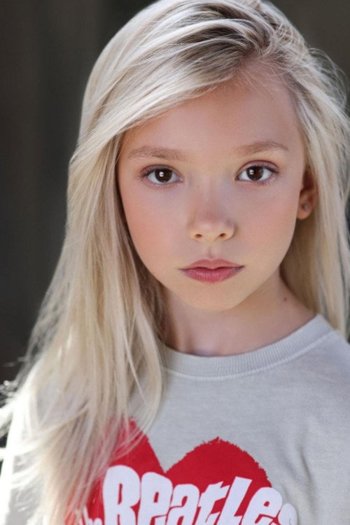 Blu Owens as Maxine Gray