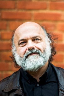 Miguel Seabra as Pai do João