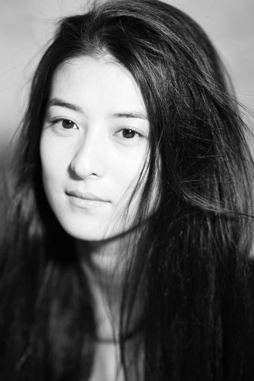 Mia Yam as School Beauty