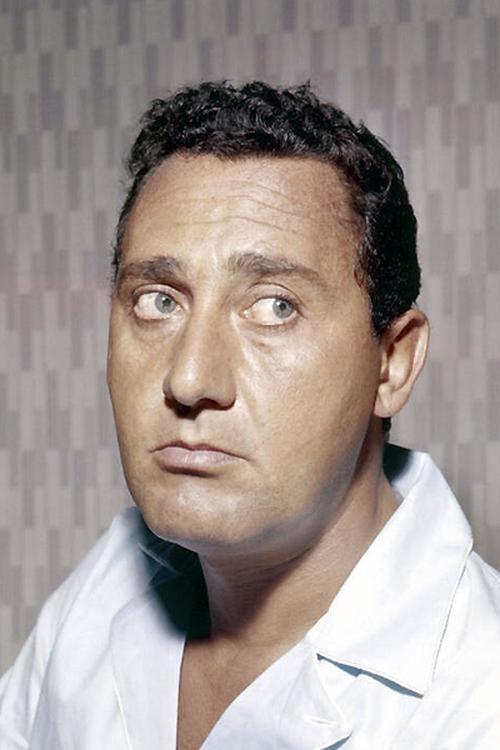 Alberto Sordi as Giovanni Vivaldi