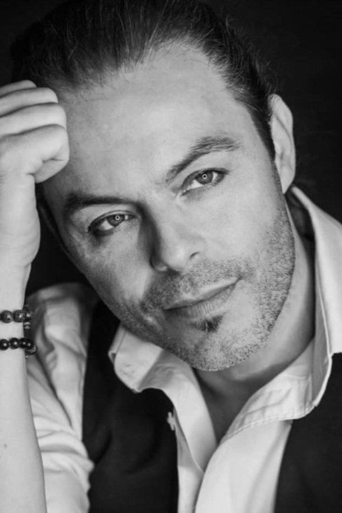 Nuno Resende as Étienne