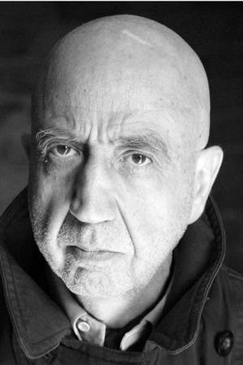 Carlo Cozzani as Concierge