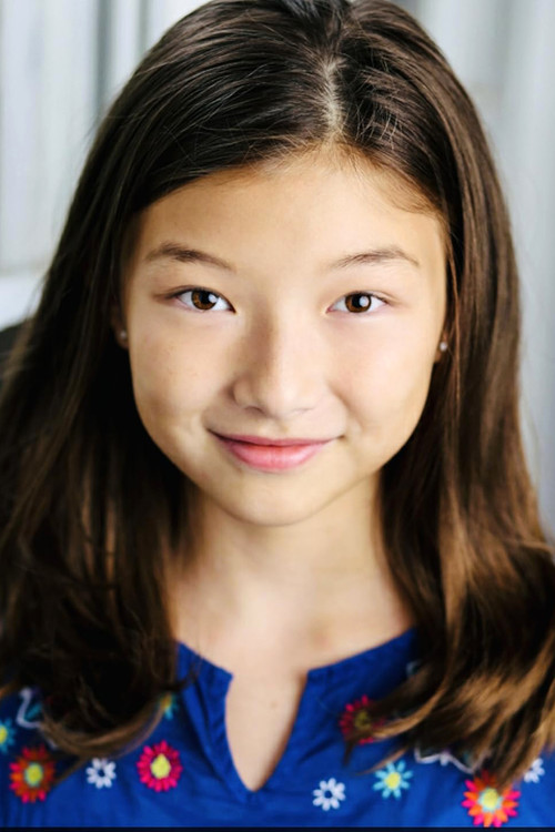 Chloe Bremer as Lexi