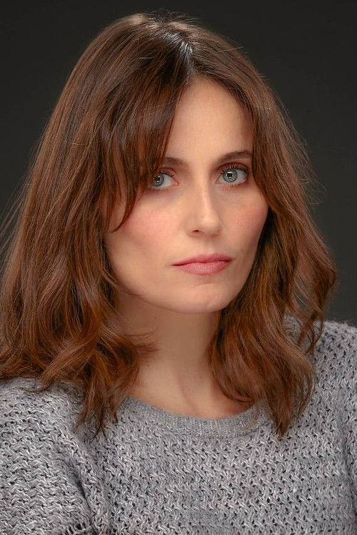 Tzeitel Rodríguez as La Rubia. Ingrid