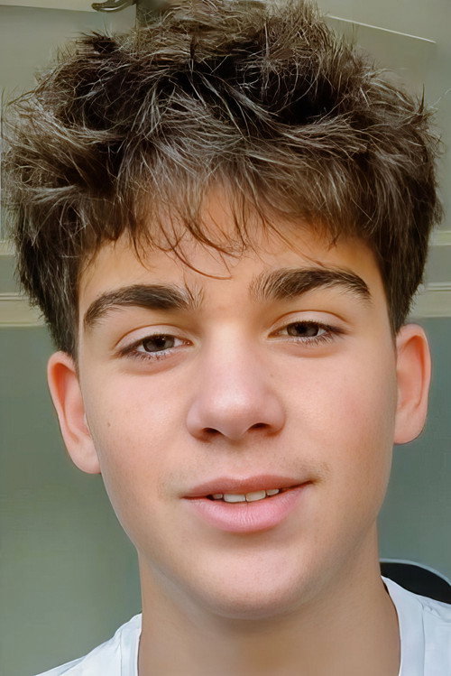 Ali Kayra Gürel as Yigit Efe