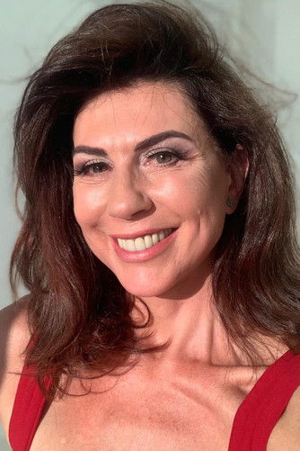 Ângela Dip as Gilda