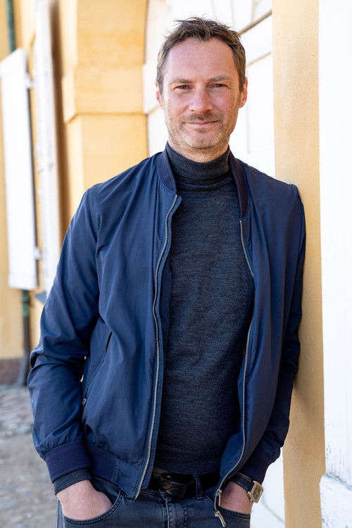 Jakob Øster as Amelia’s Father