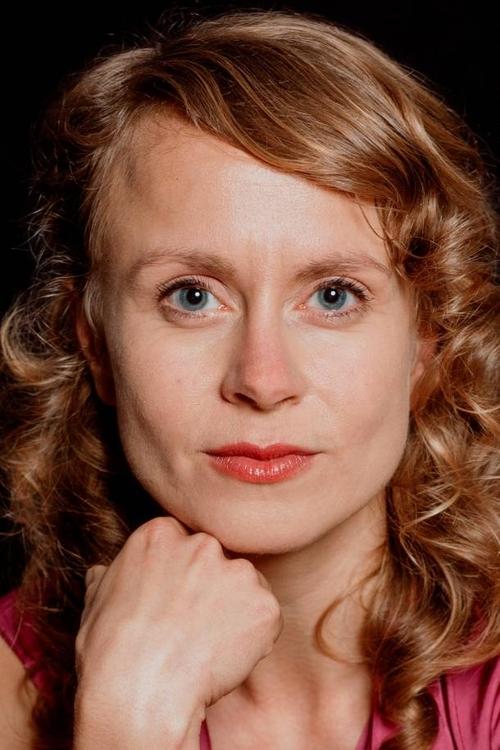 Anna Kurikka as Nadia