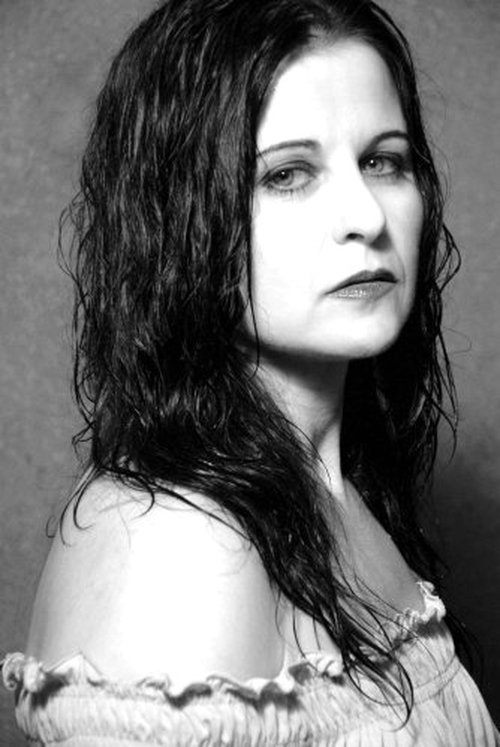 Tatiana Dessi as Icy (voice)