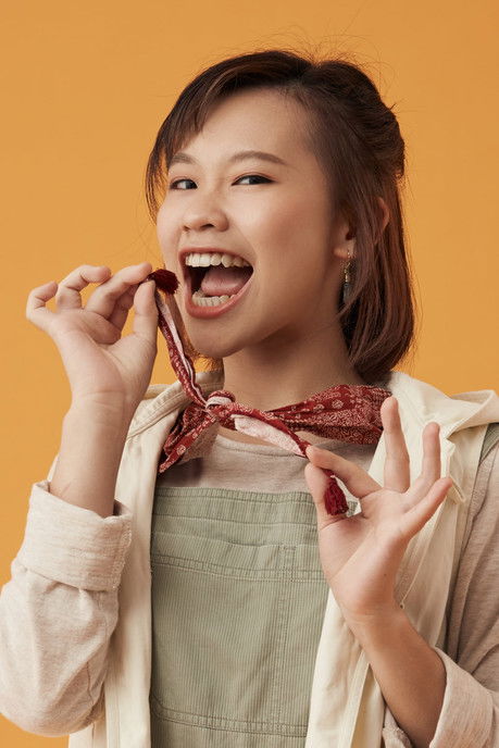 Grace Cheung Ka-Ying as Girlfriend